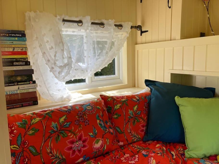 Neddys Rest Luxury Horsebox Stay Battle Exterior foto