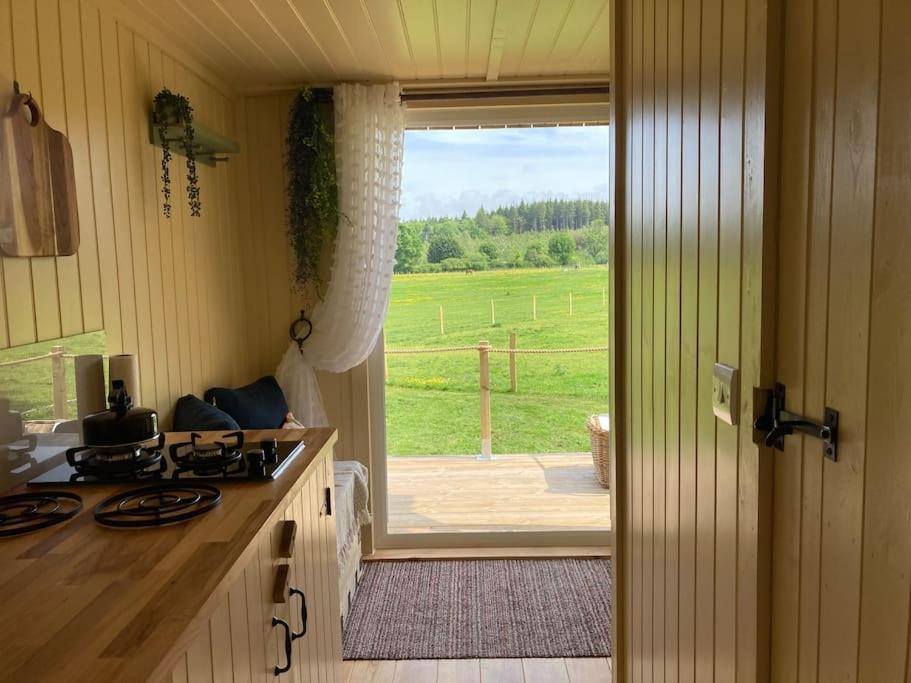 Neddys Rest Luxury Horsebox Stay Battle Exterior foto